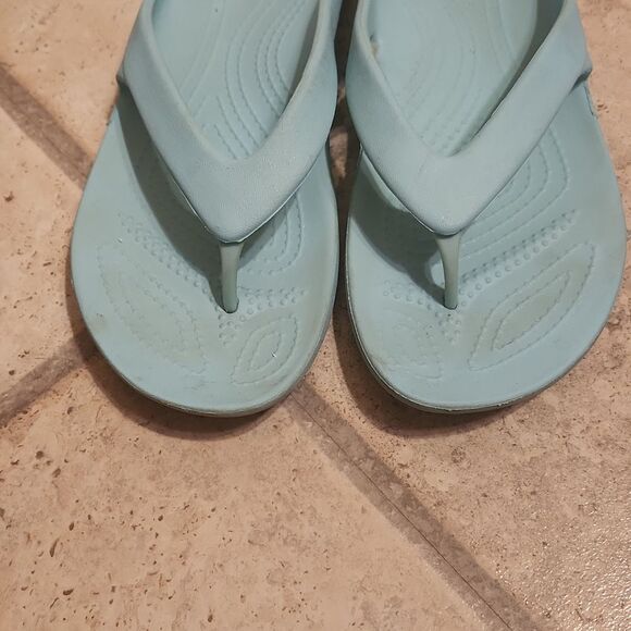 Crocs Women's Light Blue Flip Flops Size 7 - Picture 3 of 7